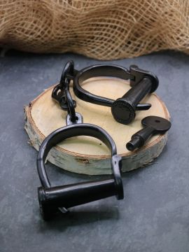 Mittelalterliche Fesseln-Handschellen