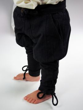 Kinderhose mit Beinschnürung schwarz XS (140/146)