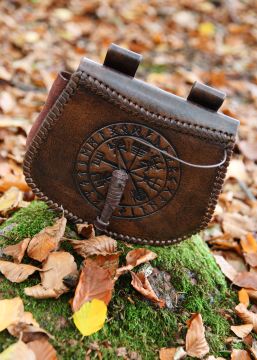 braune Gürteltasche mit Vegvísir-Prägung Braun
