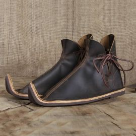 Schnabelschuhe nach mittelalterlichem Vorbild