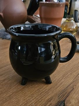 Tasse Hexenkessel schwarz