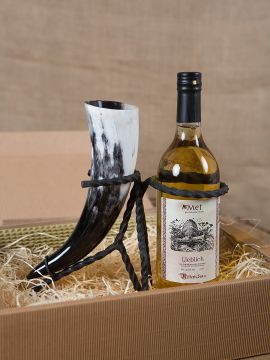 Geschenkbox mit Met, Trinkhorn und Kombiständer