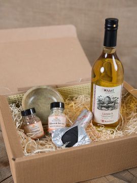 Geschenkbox mit Met und Räucherwerk