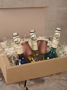 Geschenkbox mit 3 Elixierflaschen und zwei Tonbechern