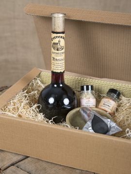 Geschenkbox mit Gewürzwein und Räucherwerk