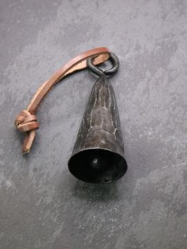 Geschmiedete Mittelalter-Glocke aus Eisen