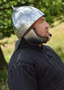 Spangenhelm mit Wangenklappe
