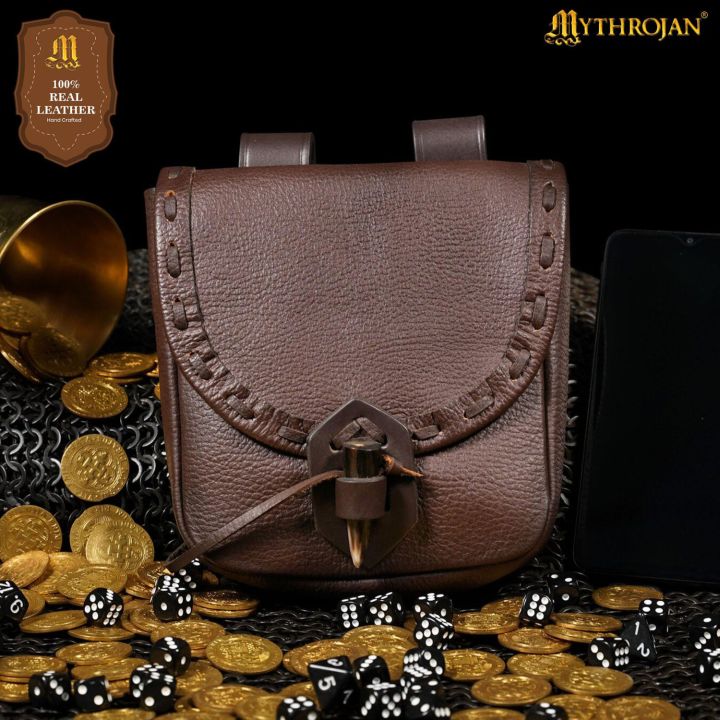 Gürteltasche mit Hornverschluss braun