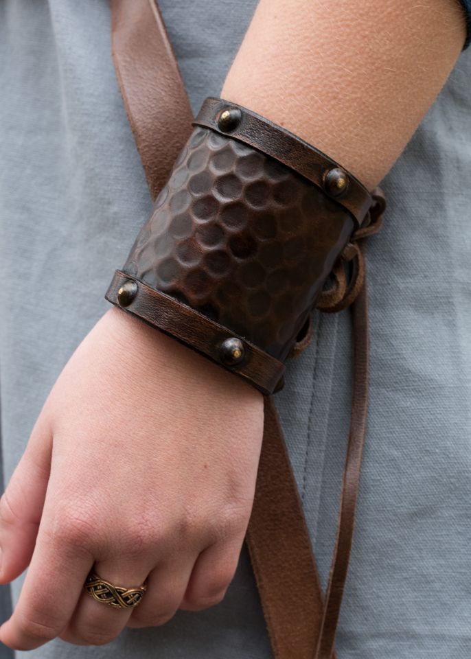 Schlichter Armschutz aus Leder klein