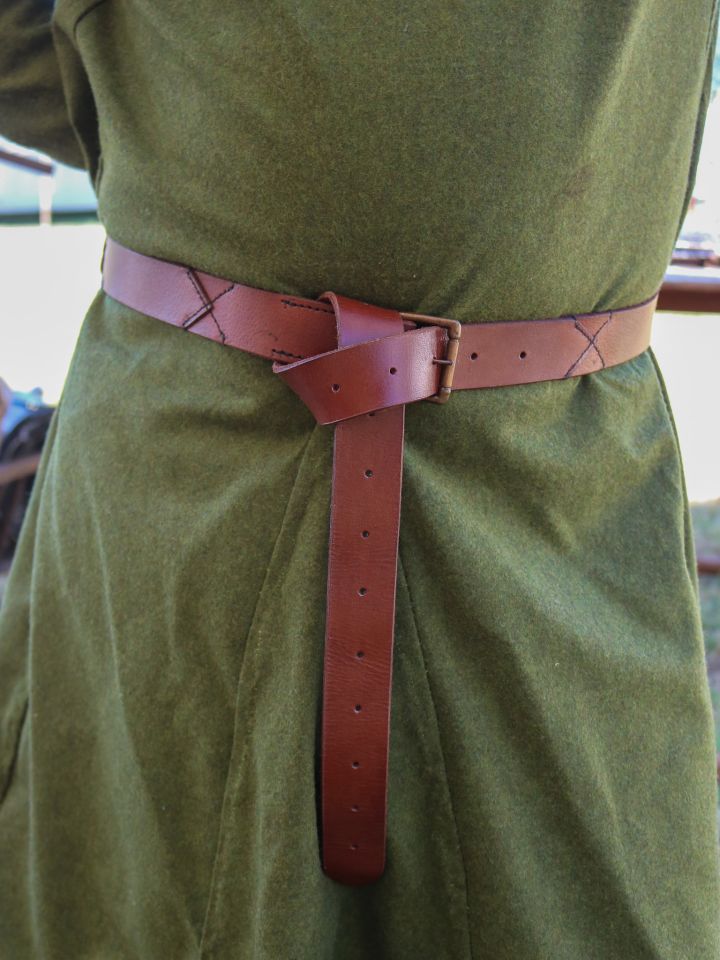 Langgürtel mit Ziernähten braun 2