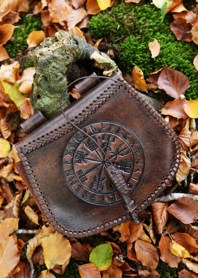 Gürteltasche mit Vegvísir-Prägung braun 2