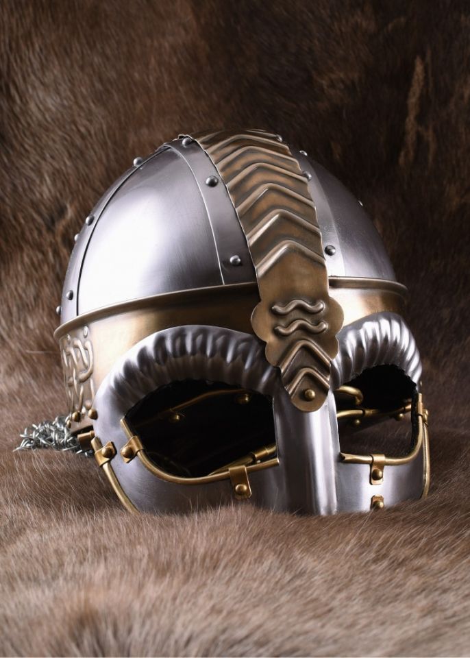 reich verzierter Brillenhelm 2