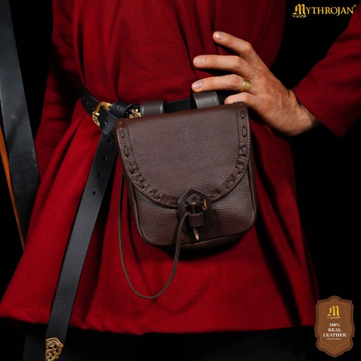 Gürteltasche mit Hornverschluss braun 2