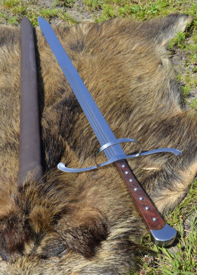 Langes Messer mit Lederscheide 2