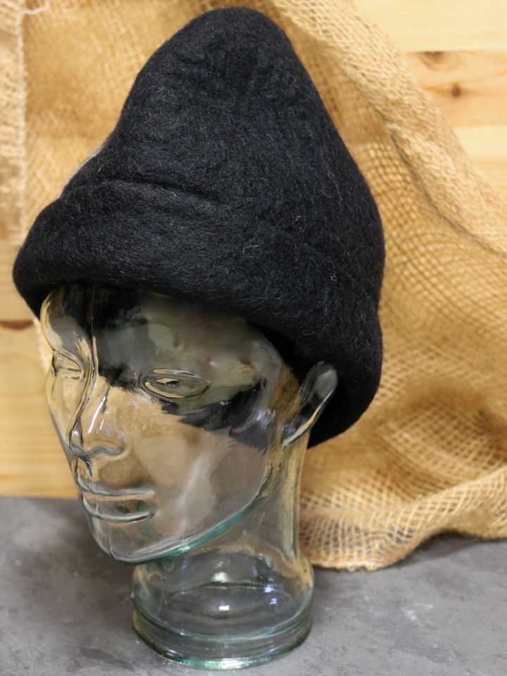Filzhut mit Federmuster schwarz 2