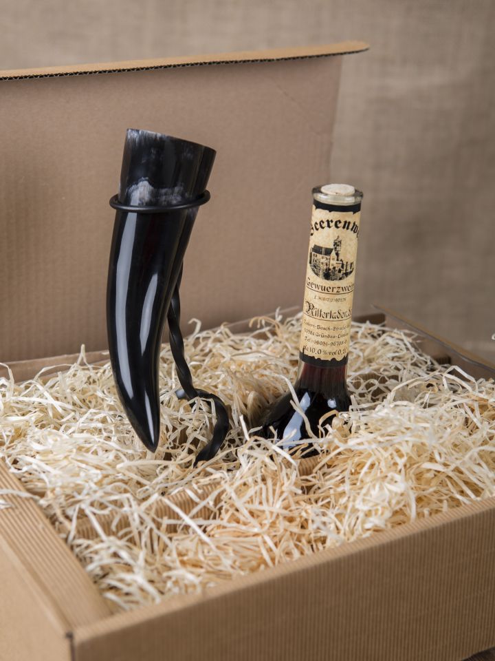 Geschenkbox mit Gewürzwein, Trinkhorn und Ständer 2