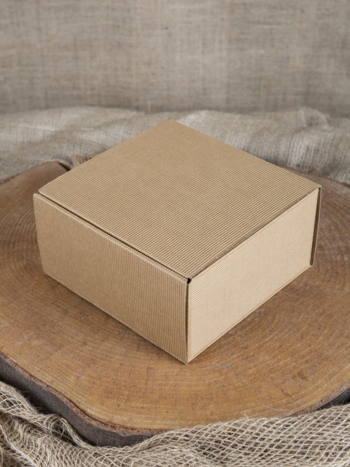 Geschenkbox mit Holzwolle klein 2