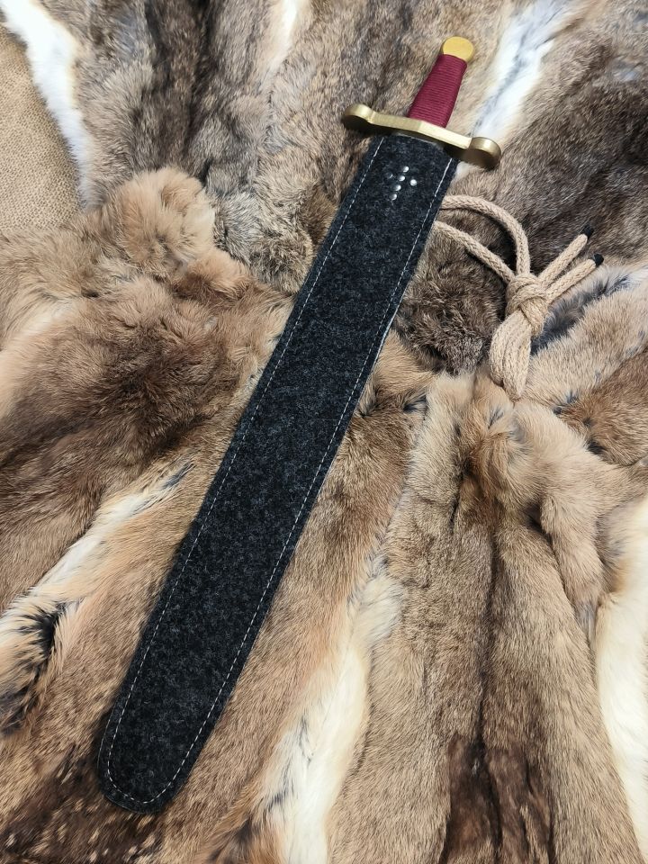 Ritterschwert mit Filzscheide 2