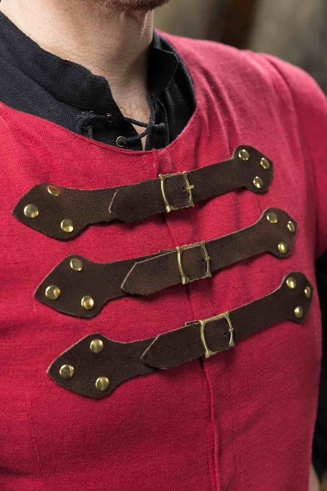 Warhammer Armoury Imperial Doublet Typ A dunkelrot 3