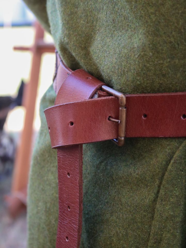 Langgürtel mit Ziernähten braun 3