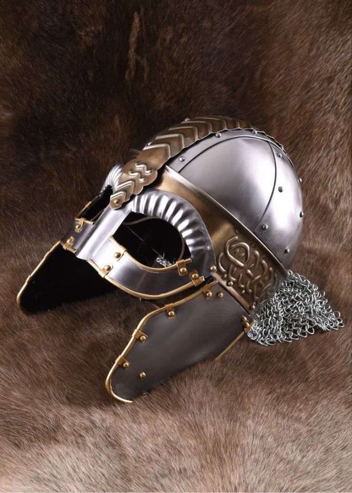 reich verzierter Brillenhelm 3