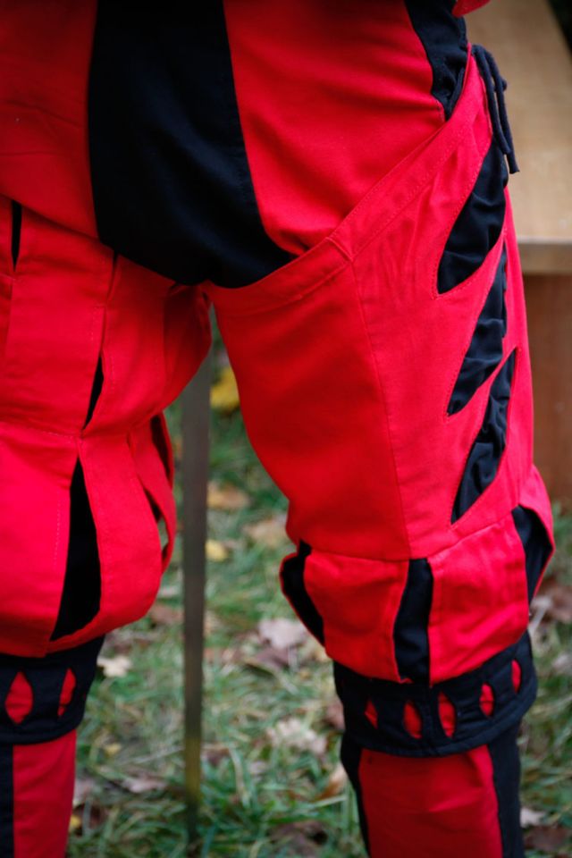 Imperialis Beinling Schnitte rot-schwarz 3