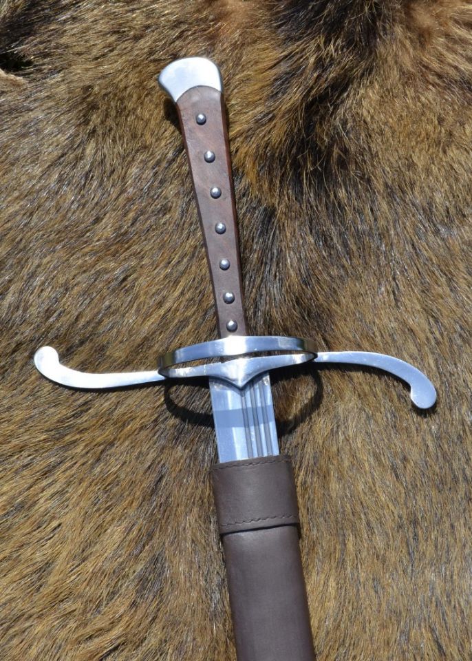 Langes Messer mit Lederscheide 3
