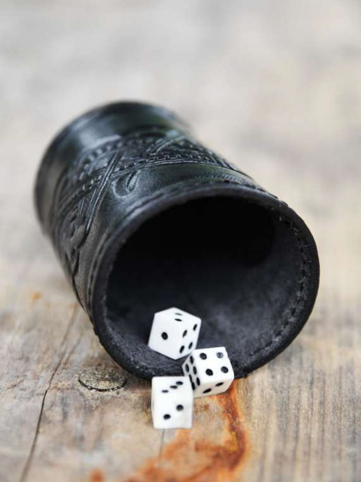 Würfelbecher mit Drachenmotiv schwarz 3