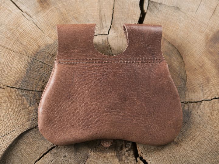 Nierentasche mit Beschlägen braun 3