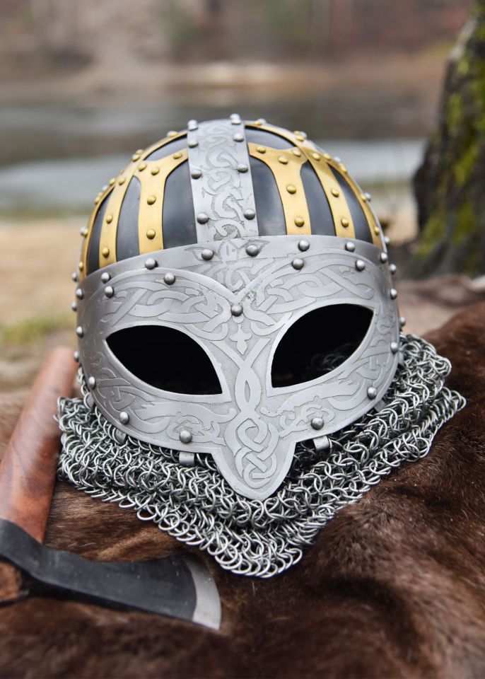 Wikinger Brillenhelm mit Brünne reich verziert 4