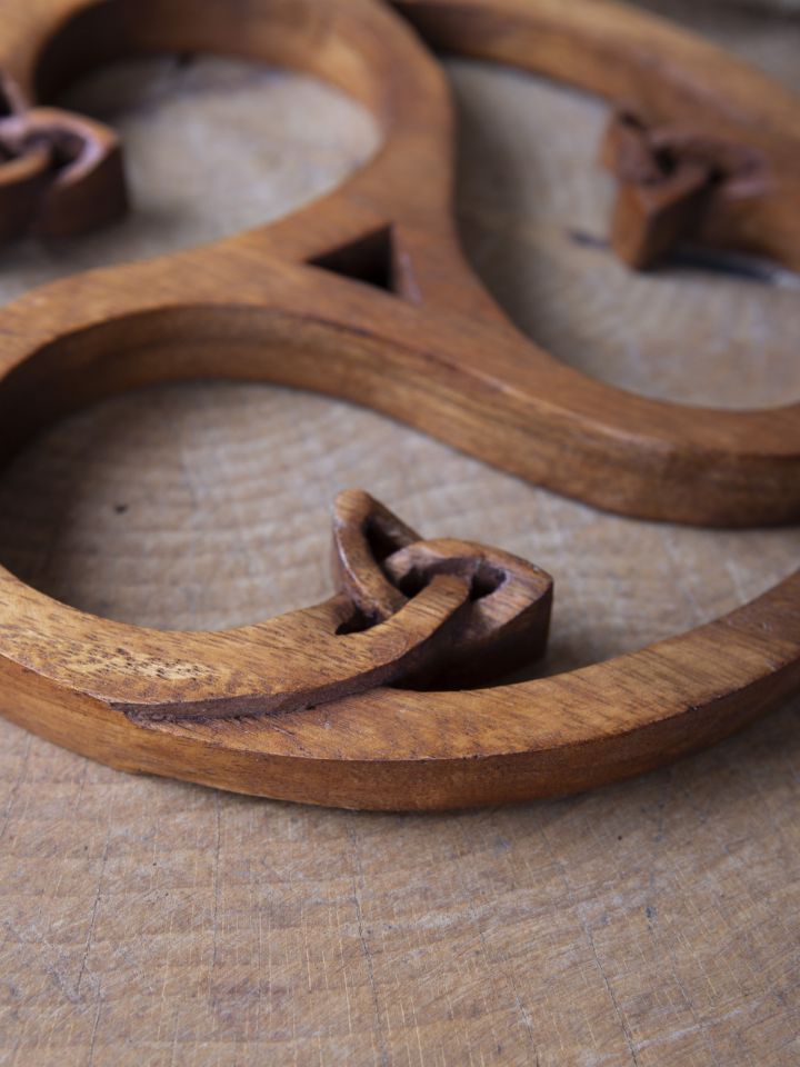 Holz-Wandschmuck Triskele mit Keltenknoten 4