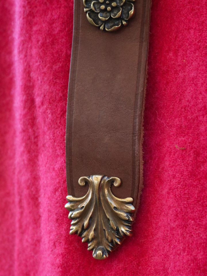 eleganter Prachtgürtel mit Rosennieten 5
